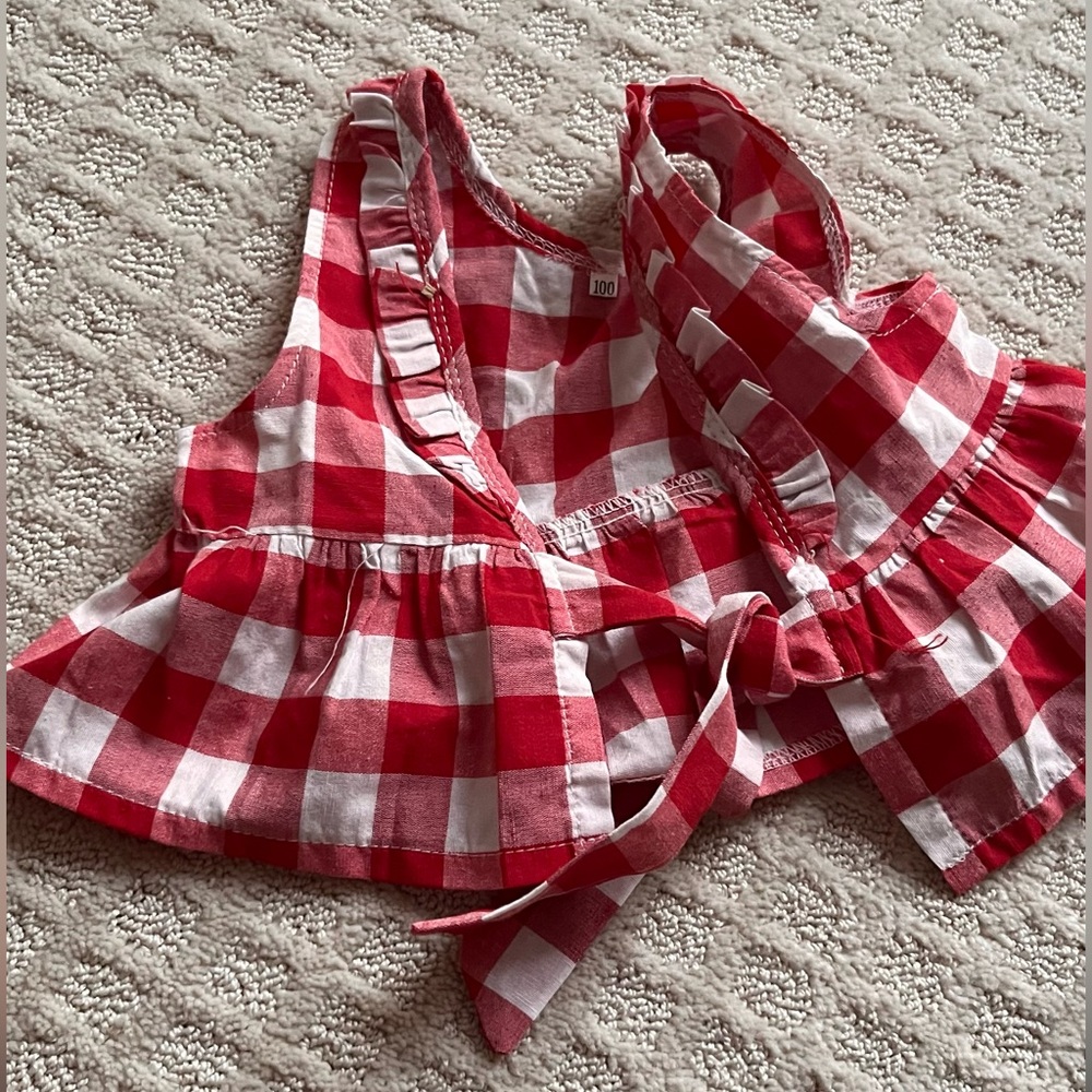 Adorable, apple picking top